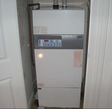 Powermax HE, photo of one installed in an airing cupboard